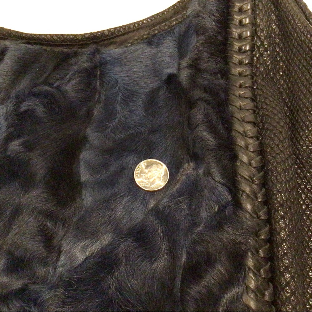 Elite Tahari Large Black Tote Bag With Dark Blue Fur - Picture 12 of 13